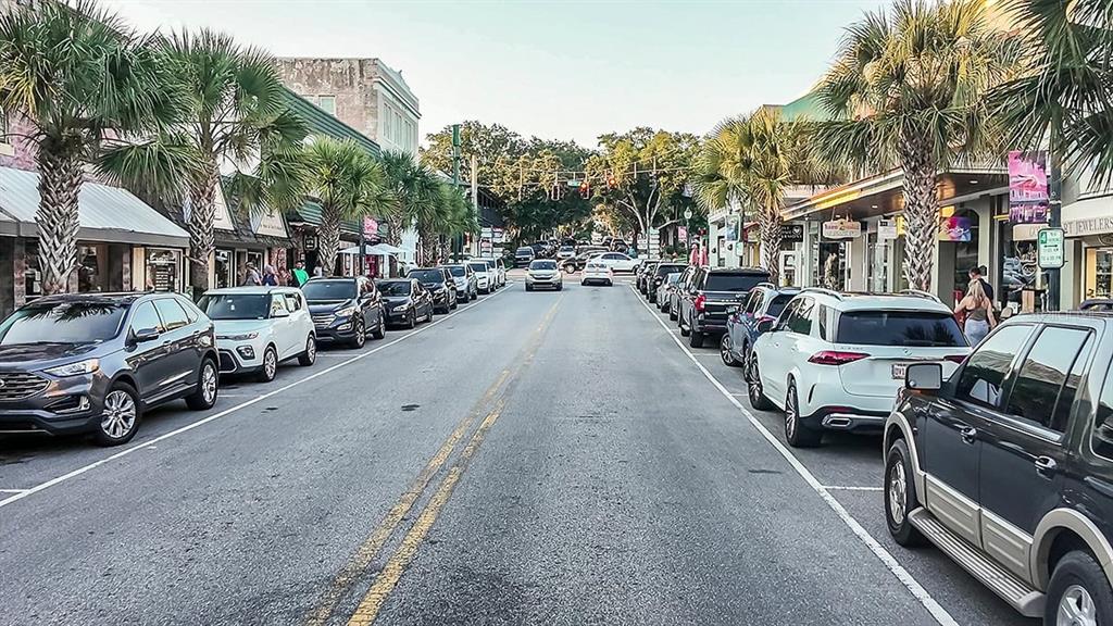 690 Gladstone Way Mount Dora, FL 32757 - Photo 23 of 25 a view of a city street with cars