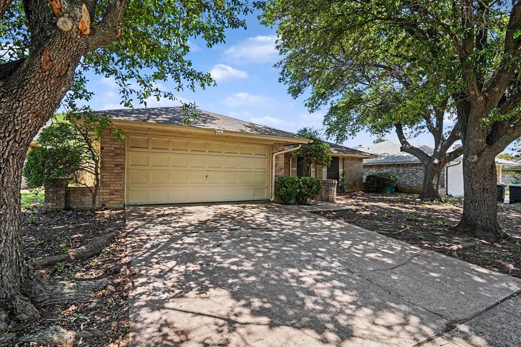 2608 Green Ridge Street Fort Worth, TX 76133 - Photo 2 of 25