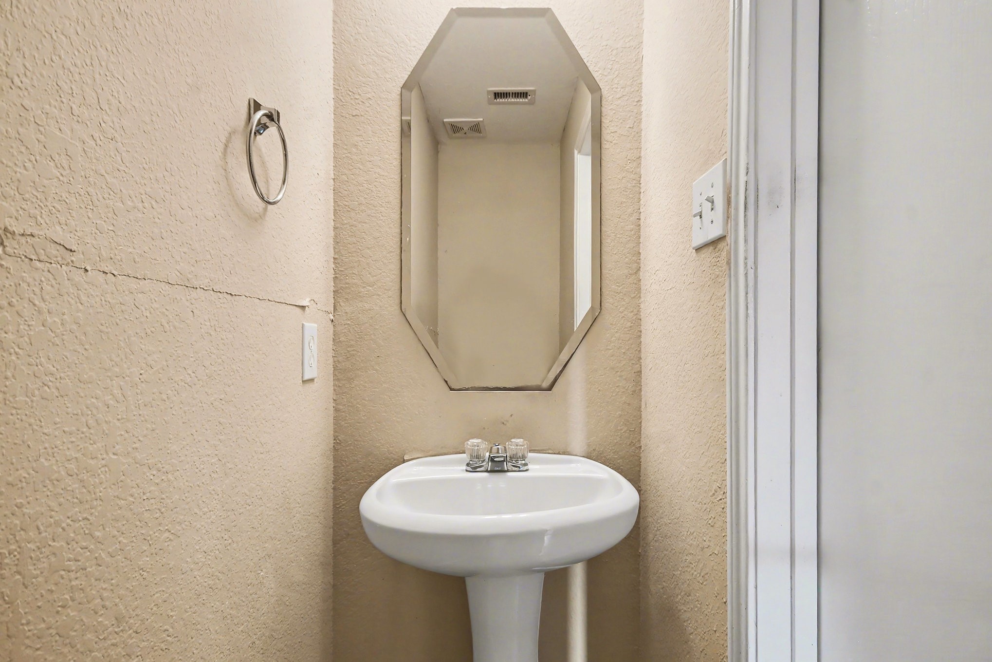 6703 Providence View Lane Houston, TX 77049 - Photo 8 of 21 a bathroom with a sink a mirror and a shower
