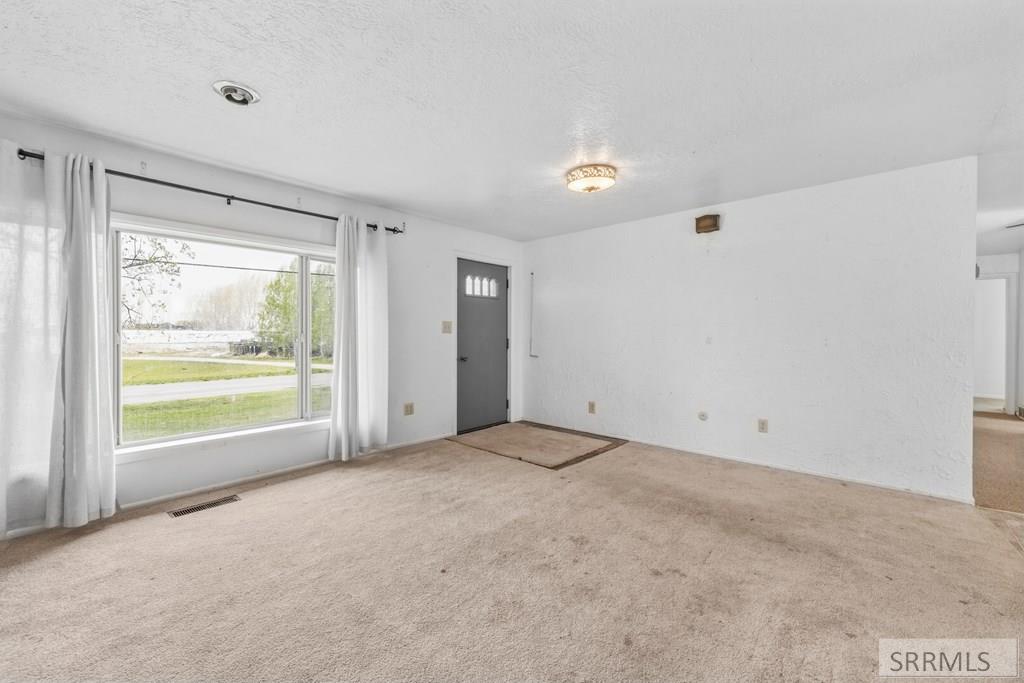 792 North 3600 East Menan, ID 83434 - Photo 6 of 35