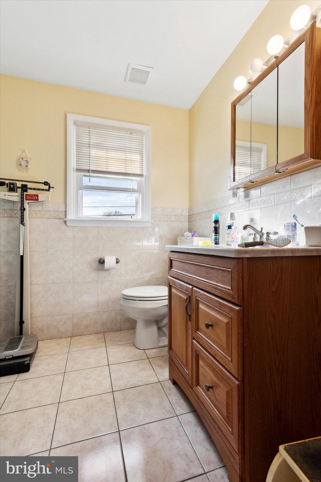 602 Wynnbrook Road Secane, PA 19018 - Photo 11 of 16 a bathroom with a sink a vanity and a mirror