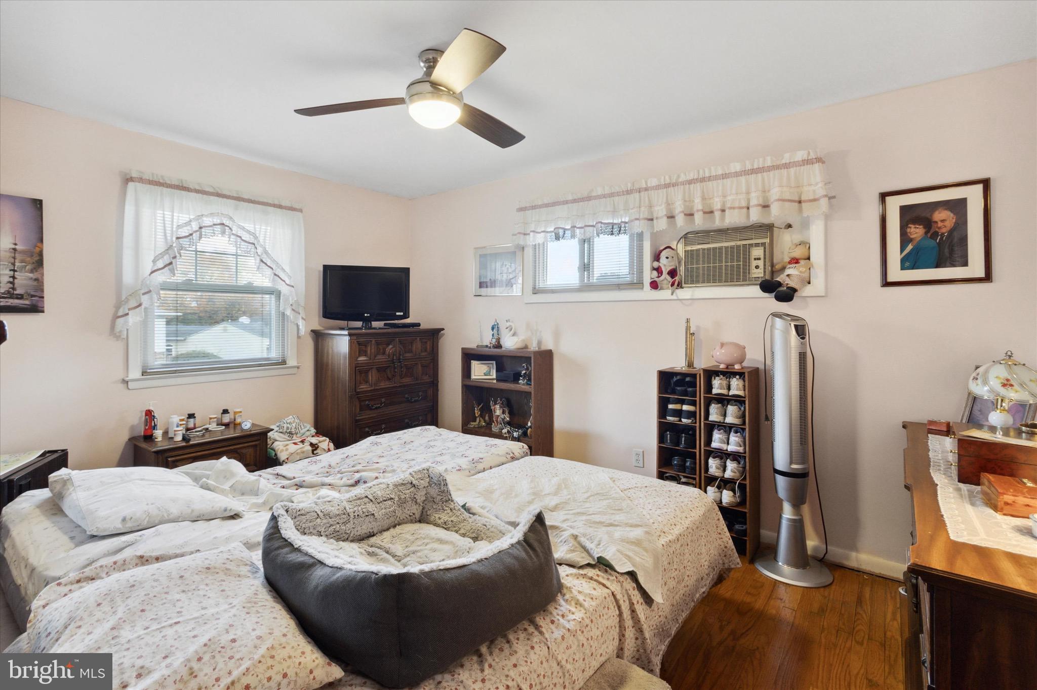 602 Wynnbrook Road Secane, PA 19018 - Photo 14 of 16 a bed room with a bed a couch and a flat tv screen