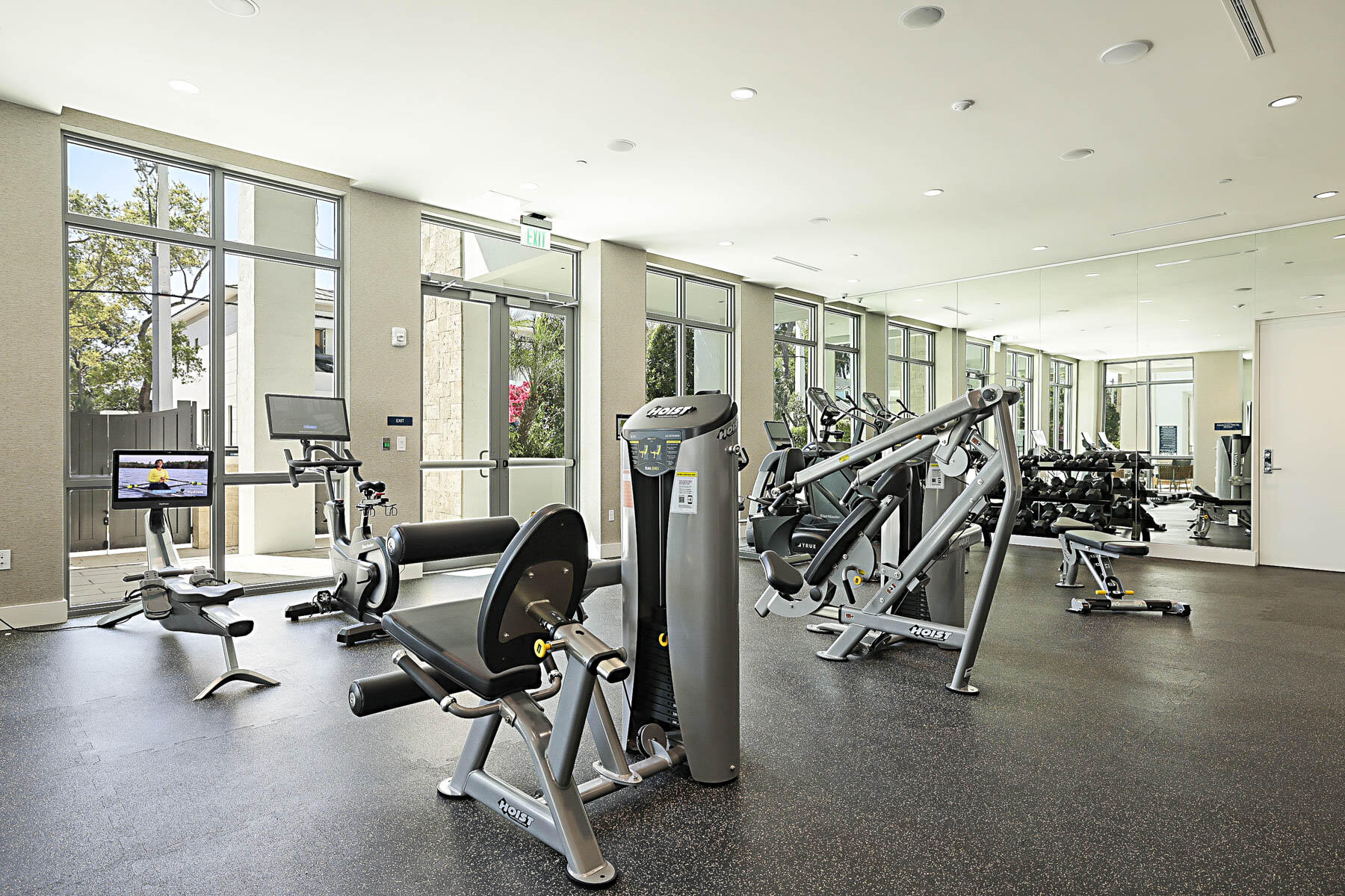 485 East Royal Palm Road, Unit 804 Boca Raton, FL 33432 - Photo 45 of 50 a view of a room with gym equipment