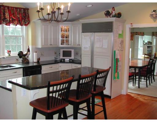 146 Hampshire Road Wellesley, MA 02481 - Photo 4 of 11