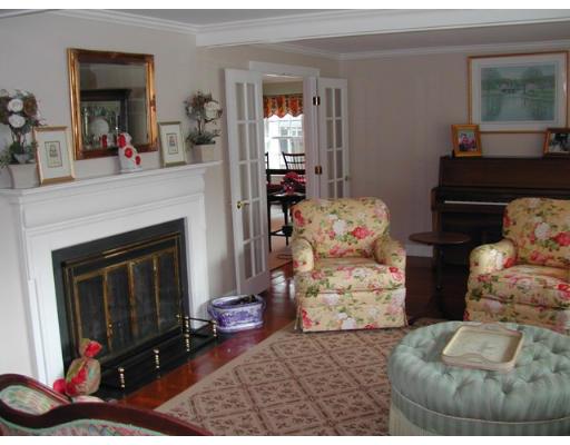 146 Hampshire Road Wellesley, MA 02481 - Photo 7 of 11