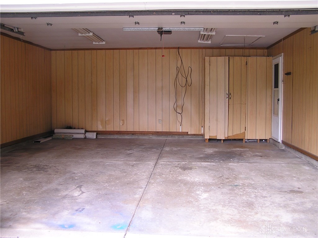 4675 Old Salem Road Englewood, OH 45322 - Photo 33 of 33 garage