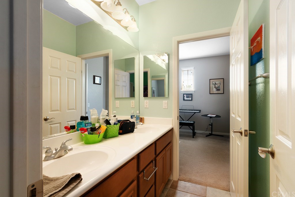 32764 Lambeth Street Winchester, CA 92596 - Photo 26 of 57