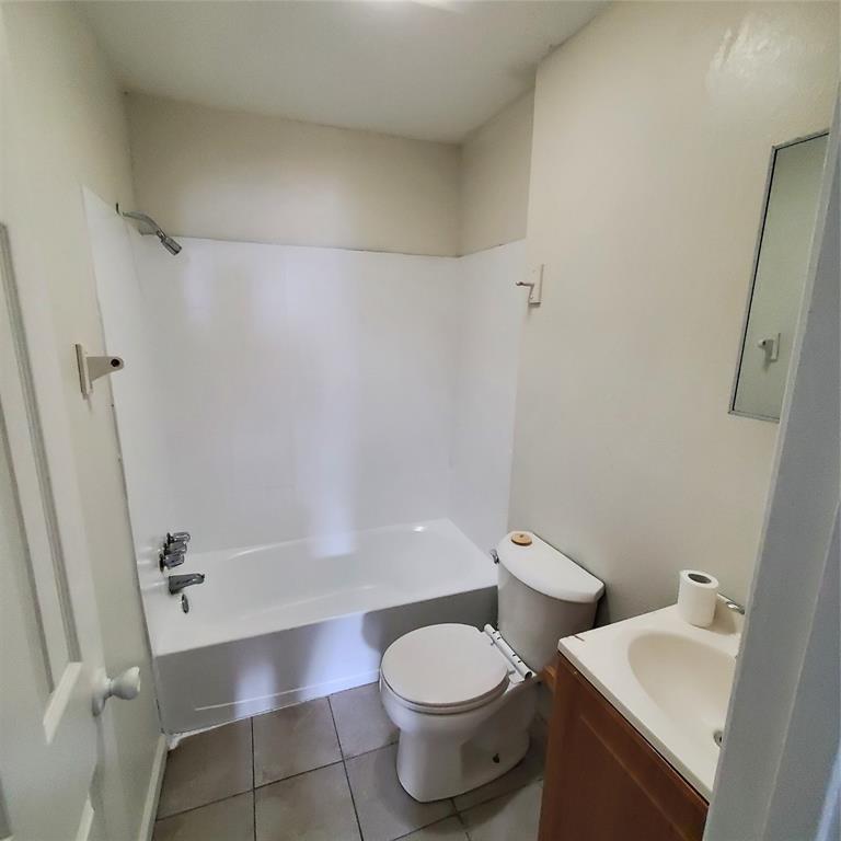 4205 Metropolitan Avenue Dallas, TX 75210 - Photo 5 of 6 a bathroom with a toilet and a shower