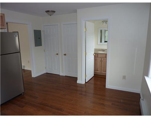 82 Cascade Road, Unit 16 Old Orchard Beach, ME 04064 - Photo 4 of 11 Kitchen. Dining area
