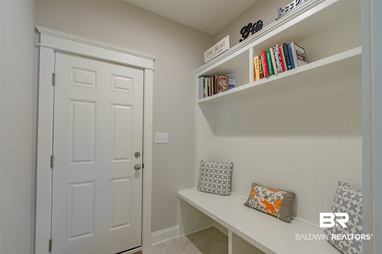 7816 Hemlock Street Daphne, AL 36527 - Photo 14 of 32 Mudroom