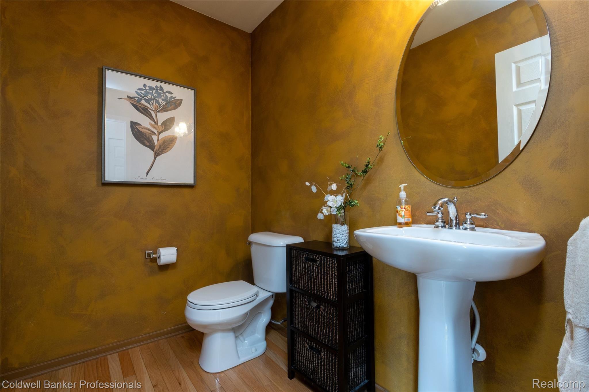 1551 Scio Ridge Road Ann Arbor, MI 48103 - Photo 19 of 44 Powder Room