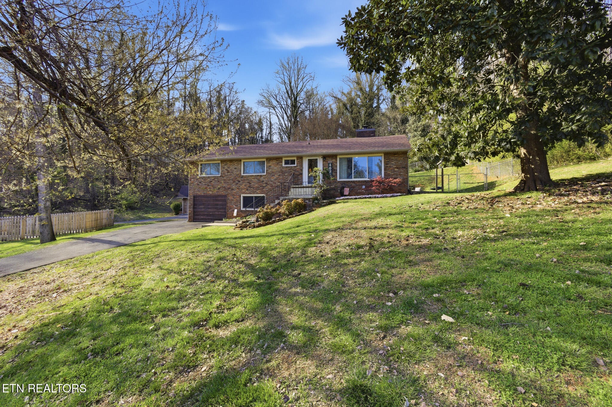 402 Bluff Road Kingston, TN 37763 - Photo 4 of 39 Gallery Image 4