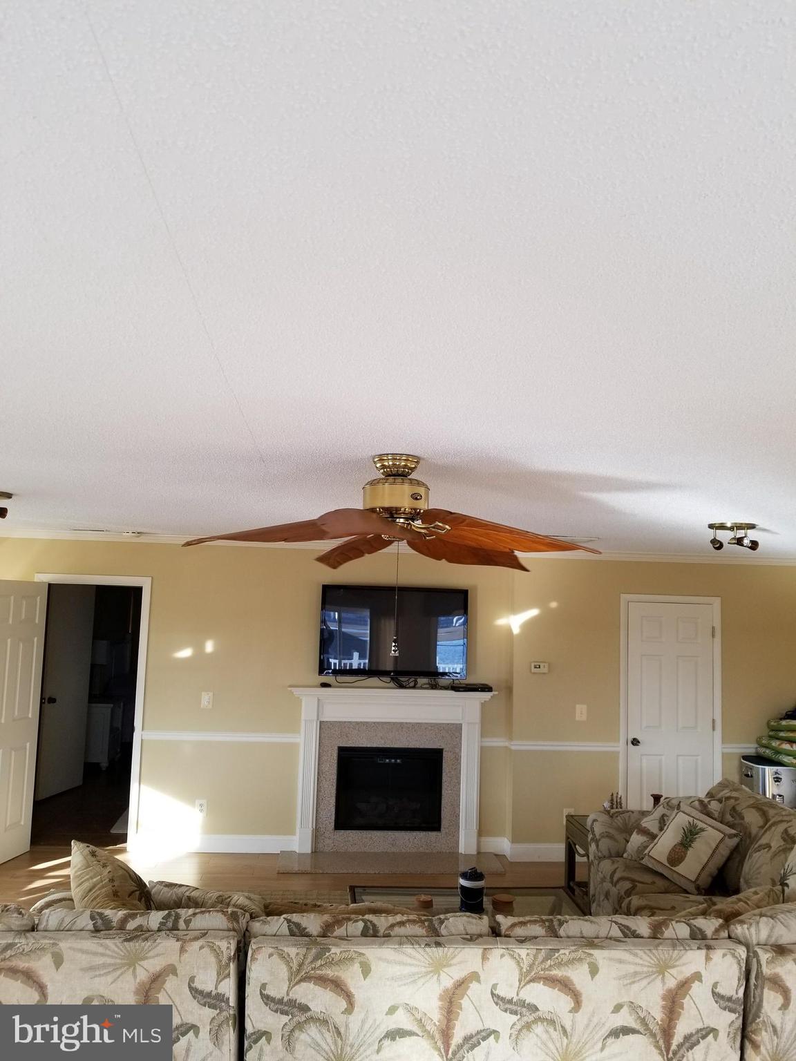 10600 Point Lookout Road Ocean City, MD 21842 - Photo 69 of 89 Great room 2nd floor