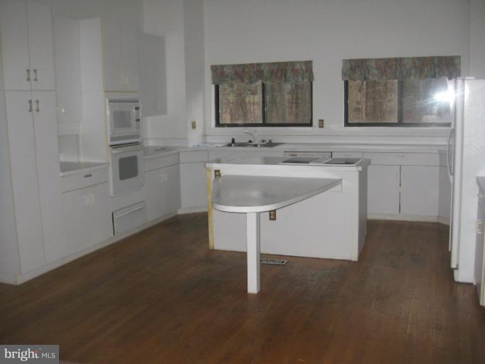 10540 Patuxent Ridge Way Laurel, MD 20723 - Photo 18 of 28 Kitchen