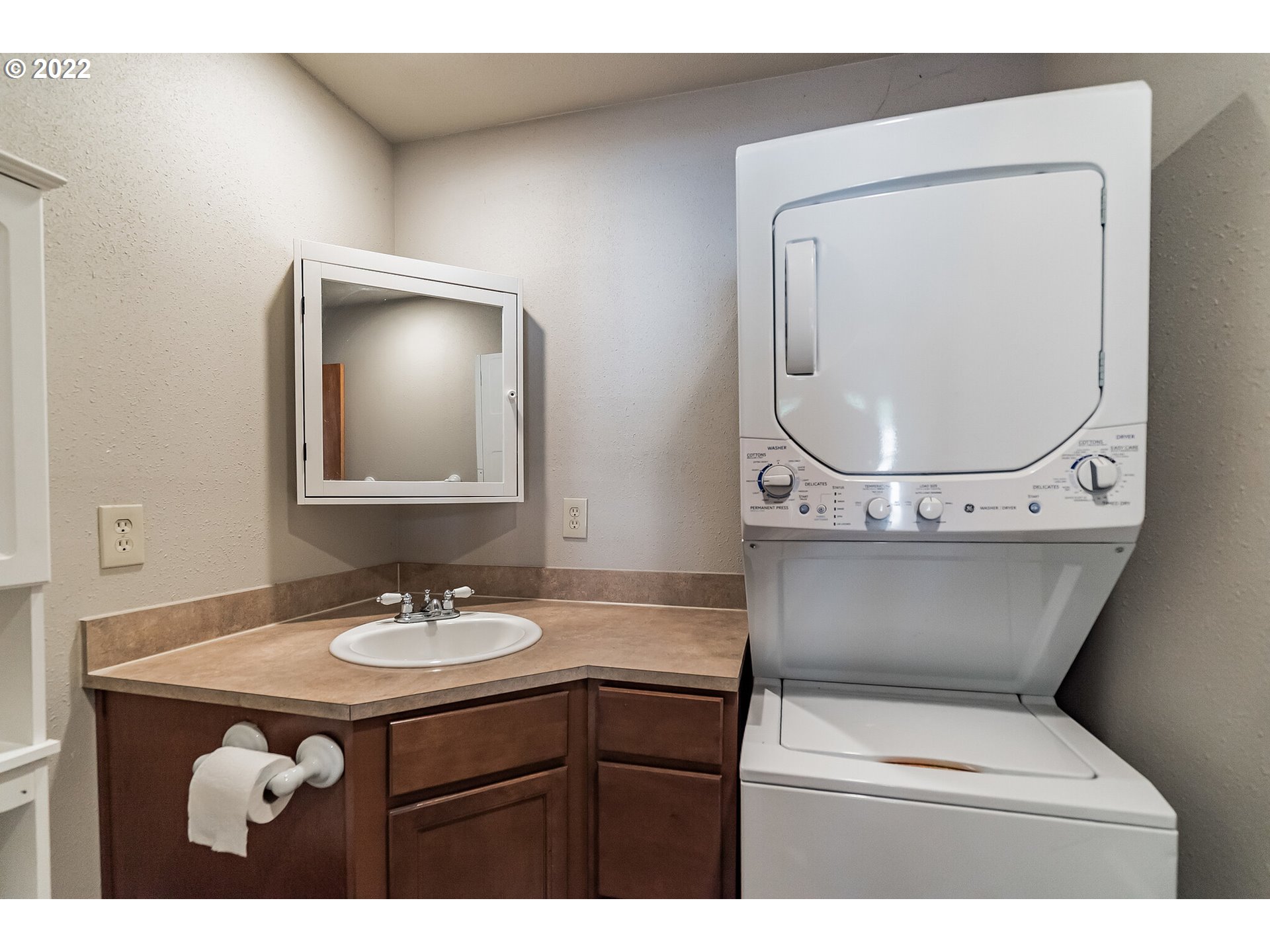 12251 Southeast Winston Road Damascus, OR 97089 - Photo 30 of 32 a bathroom with a toilet sink and mirror