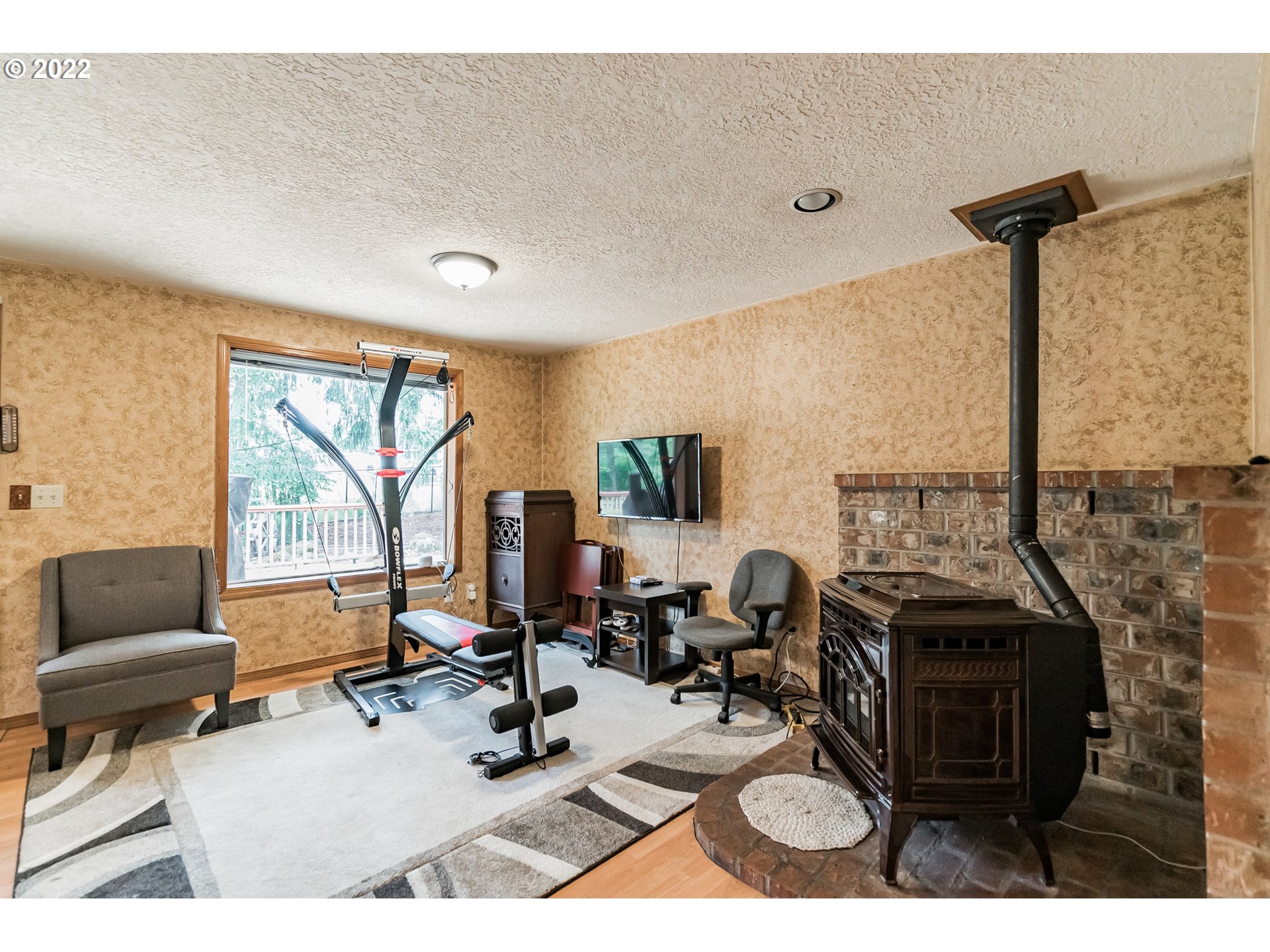 12251 Southeast Winston Road Damascus, OR 97089 - Photo 10 of 32 a living room with furniture and a floor to ceiling window