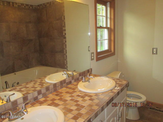 1789 Pne Rdg Drive Bushkill, PA 18324 - Photo 5 of 17