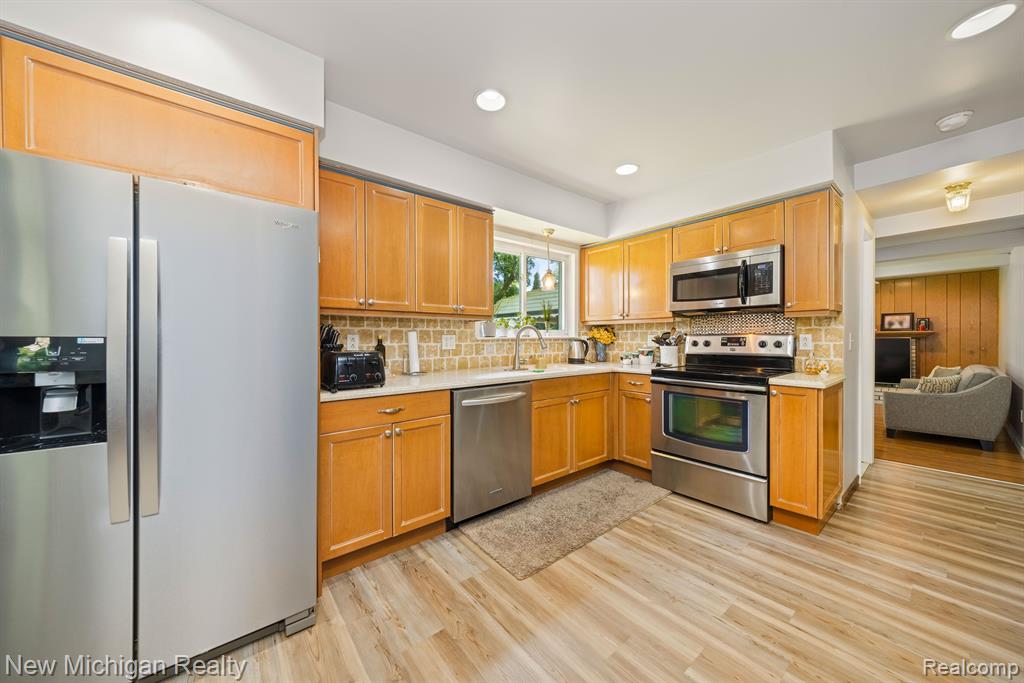 4994 Stoddard Drive Troy, MI 48085 - Photo 7 of 26