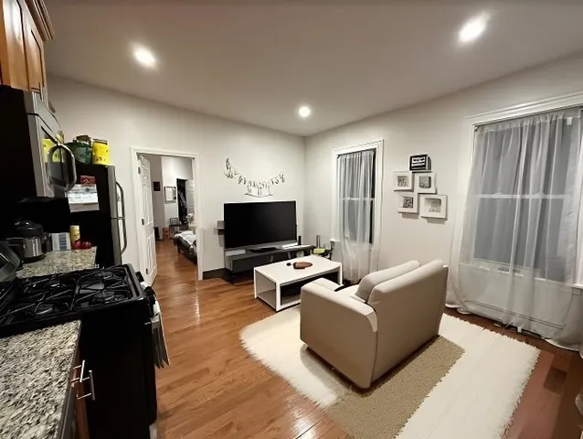 $2,100 | 147 Meridian Street, Unit 4, Boston, MA 02128