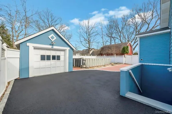 a view of back yard of the house