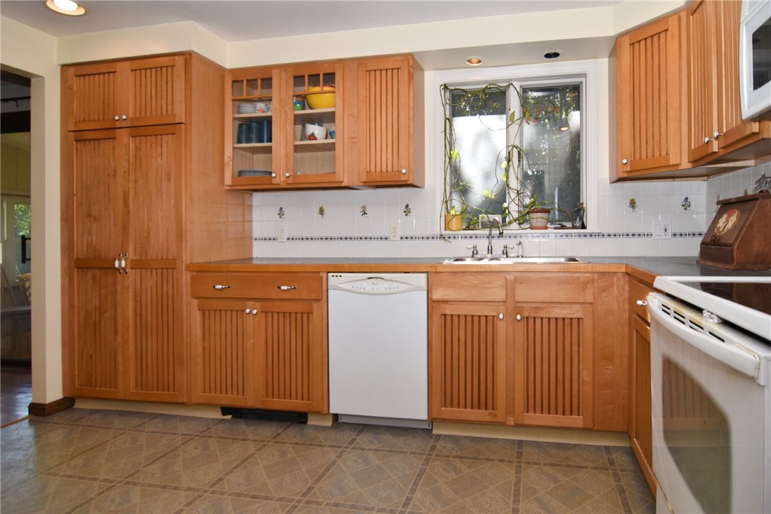40 Ridgeside Lane Tiverton, RI 02878 - Photo 3 of 29