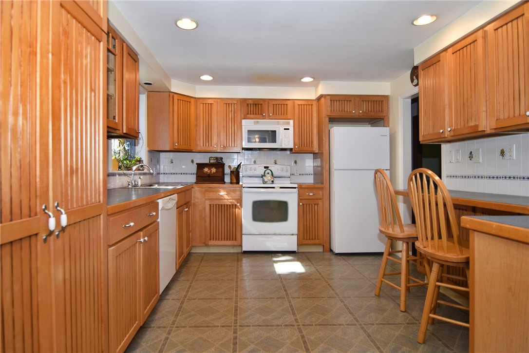 40 Ridgeside Lane Tiverton, RI 02878 - Photo 4 of 29