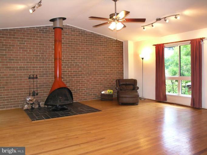 11716 Indian Ridge Road Reston, VA 20191 - Photo 18 of 28 fabulous huge room
