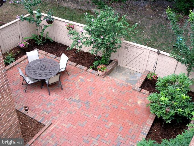 11716 Indian Ridge Road Reston, VA 20191 - Photo 20 of 28 Exterior (Rear)