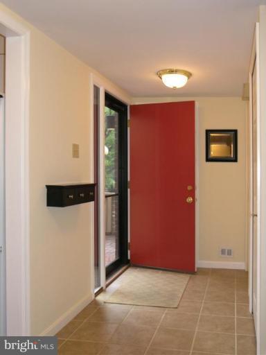 11716 Indian Ridge Road Reston, VA 20191 - Photo 3 of 28 Hallway