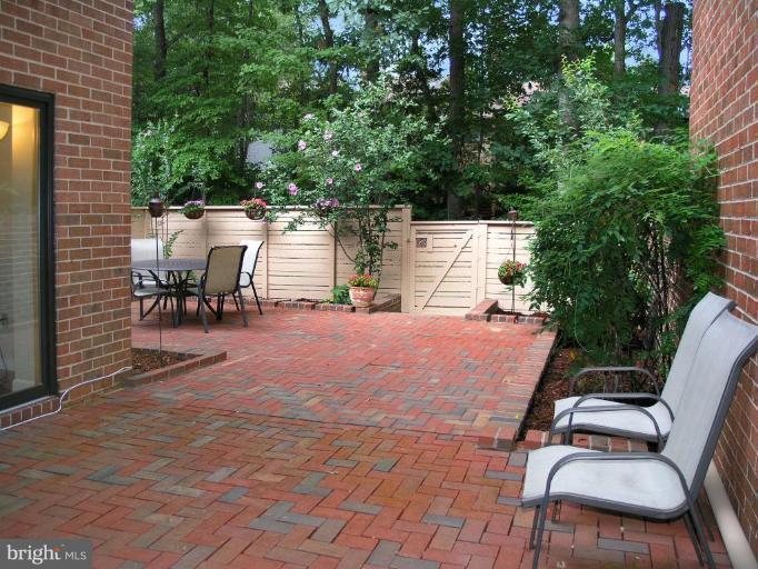 11716 Indian Ridge Road Reston, VA 20191 - Photo 23 of 28 Back yard
