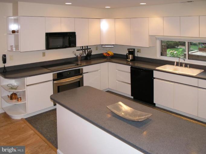 11716 Indian Ridge Road Reston, VA 20191 - Photo 4 of 28 Kitchen