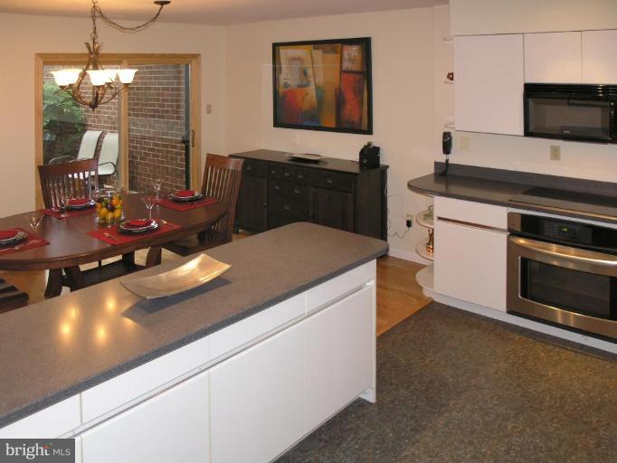11716 Indian Ridge Road Reston, VA 20191 - Photo 7 of 28 Kitchen/Dining Room