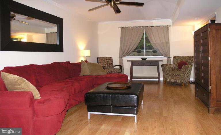 11716 Indian Ridge Road Reston, VA 20191 - Photo 10 of 28 Living Room