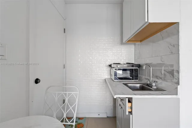 $945 | 275 Northwest 13th Place, Unit 1, Florida City, FL 33034