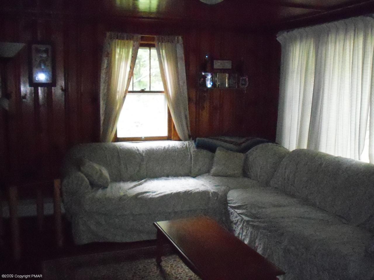 481 Carlton Road Tobyhanna, PA 18466 - Photo 3 of 8 Living Room