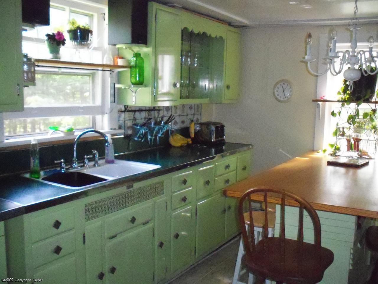 481 Carlton Road Tobyhanna, PA 18466 - Photo 5 of 8 Kitchen