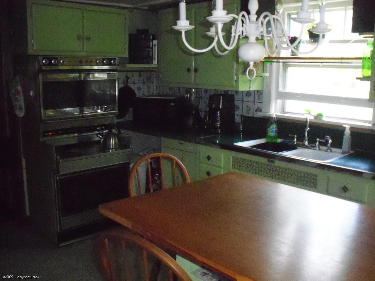 481 Carlton Road Tobyhanna, PA 18466 - Photo 6 of 8 Kitchen