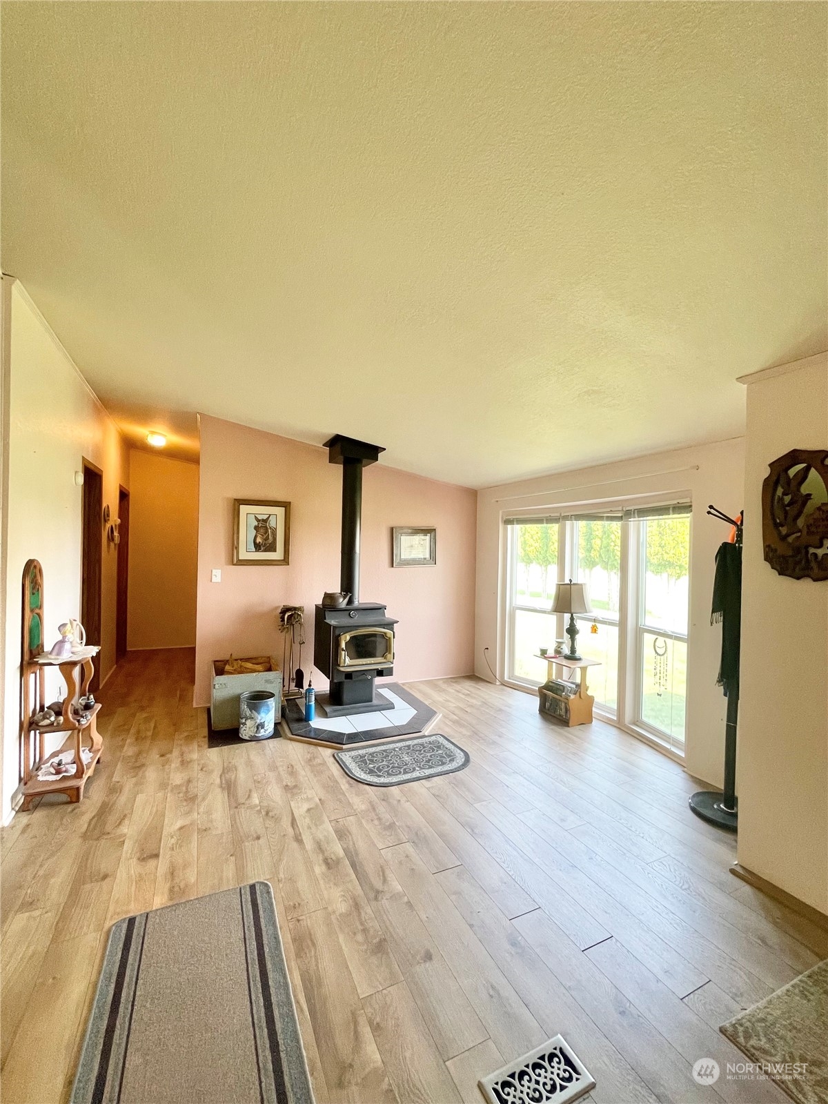 92 Danker Cutoff Road Okanogan, WA 98840 - Photo 8 of 35 a view of a living room filled with furniture