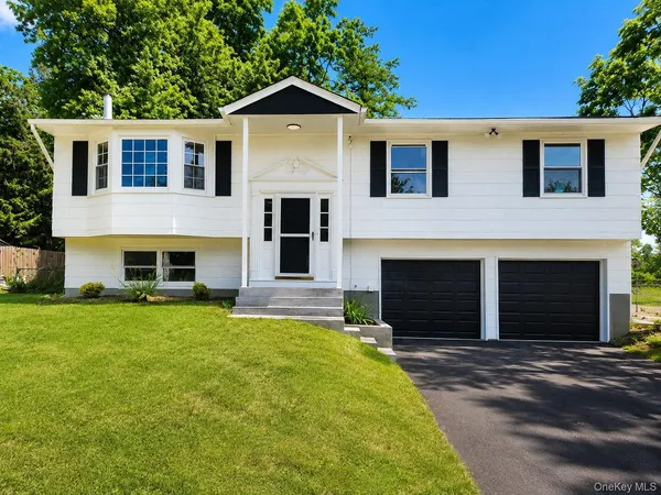 $550,000 | 8 Mockingbird Lane, Poughkeepsie, NY 12601