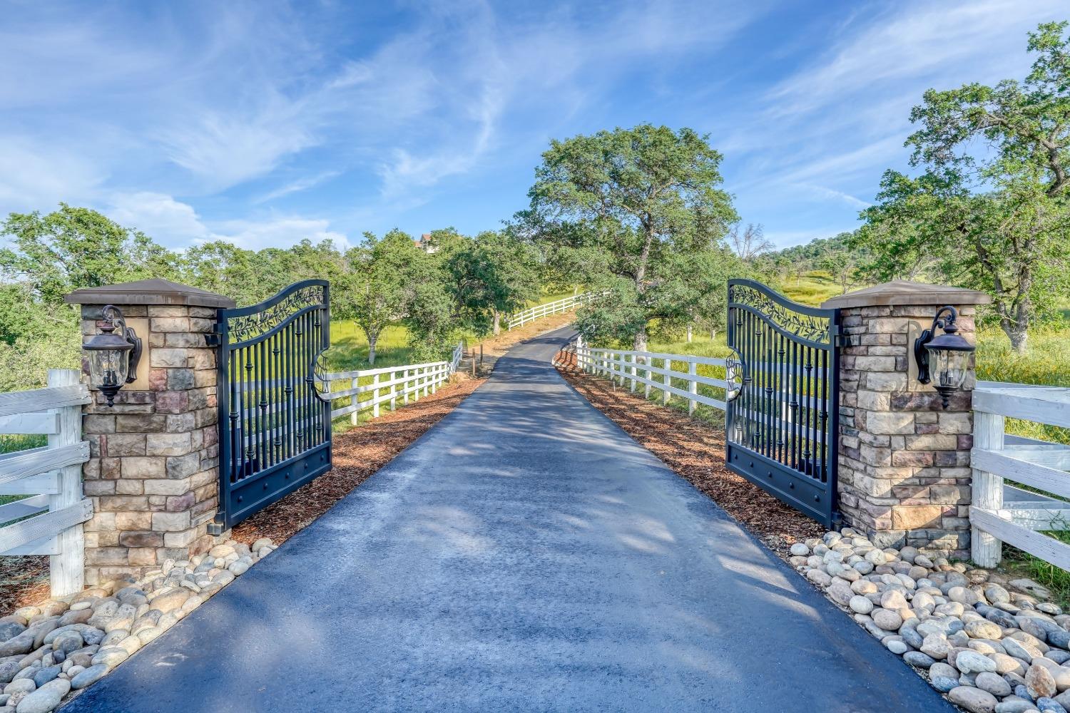 11660 Rusty Spur Lane Clovis, CA 93619 - Photo 11 of 84