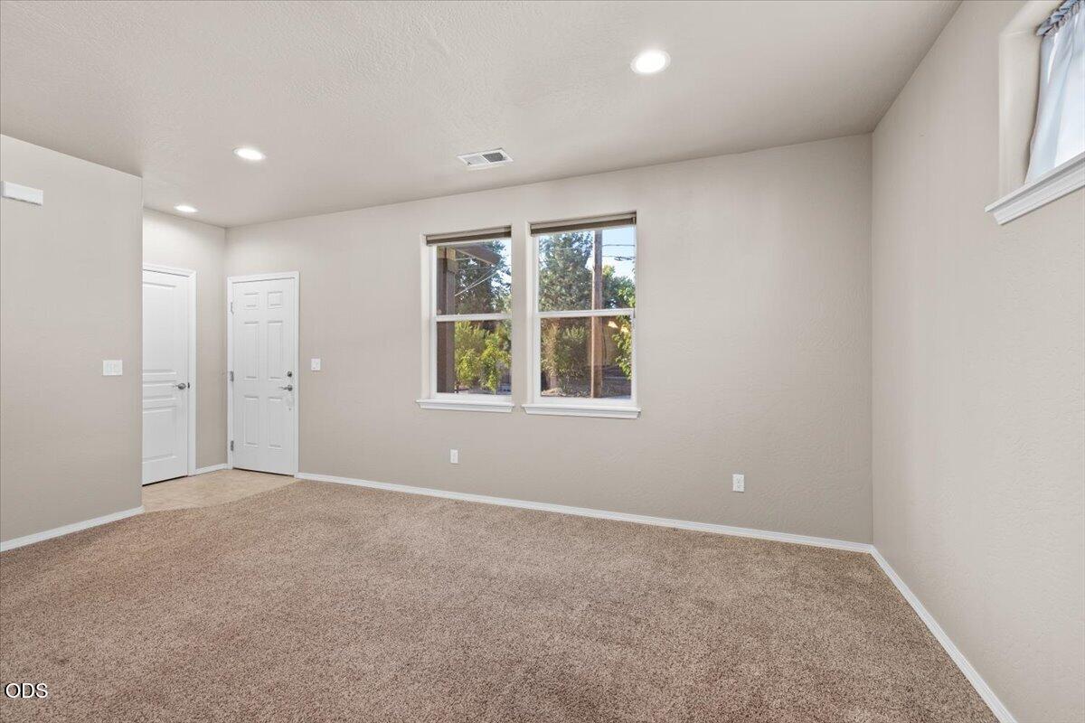 1449 Spring Street Medford, OR 97504 - Photo 7 of 32 Gallery Image 7