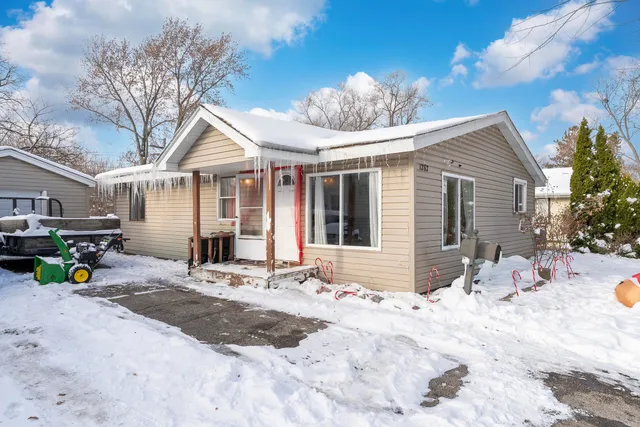 $239,999 | 1262 Navajo Drive, Carpentersville, IL 60110