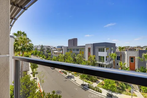 $1,290,000 | 402 Rockefeller, Unit 406, Irvine, CA 92612