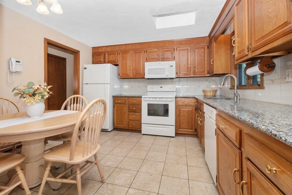 61 Canterbury Road Waltham, MA 02453 - Photo 11 of 30