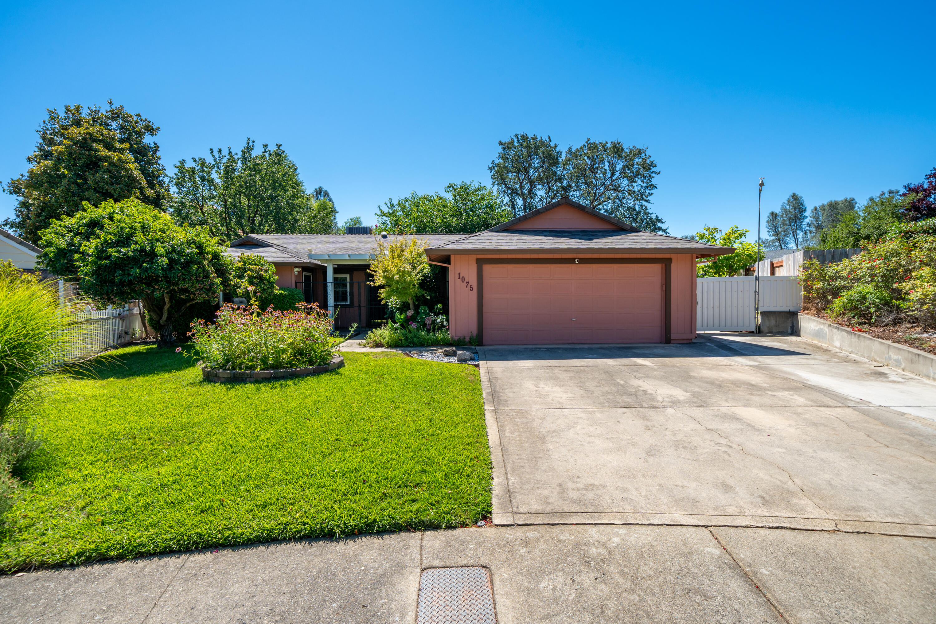 1075 Goodview Way Redding, CA 96003 - Photo 2 of 46 1075 Goodview Way-5