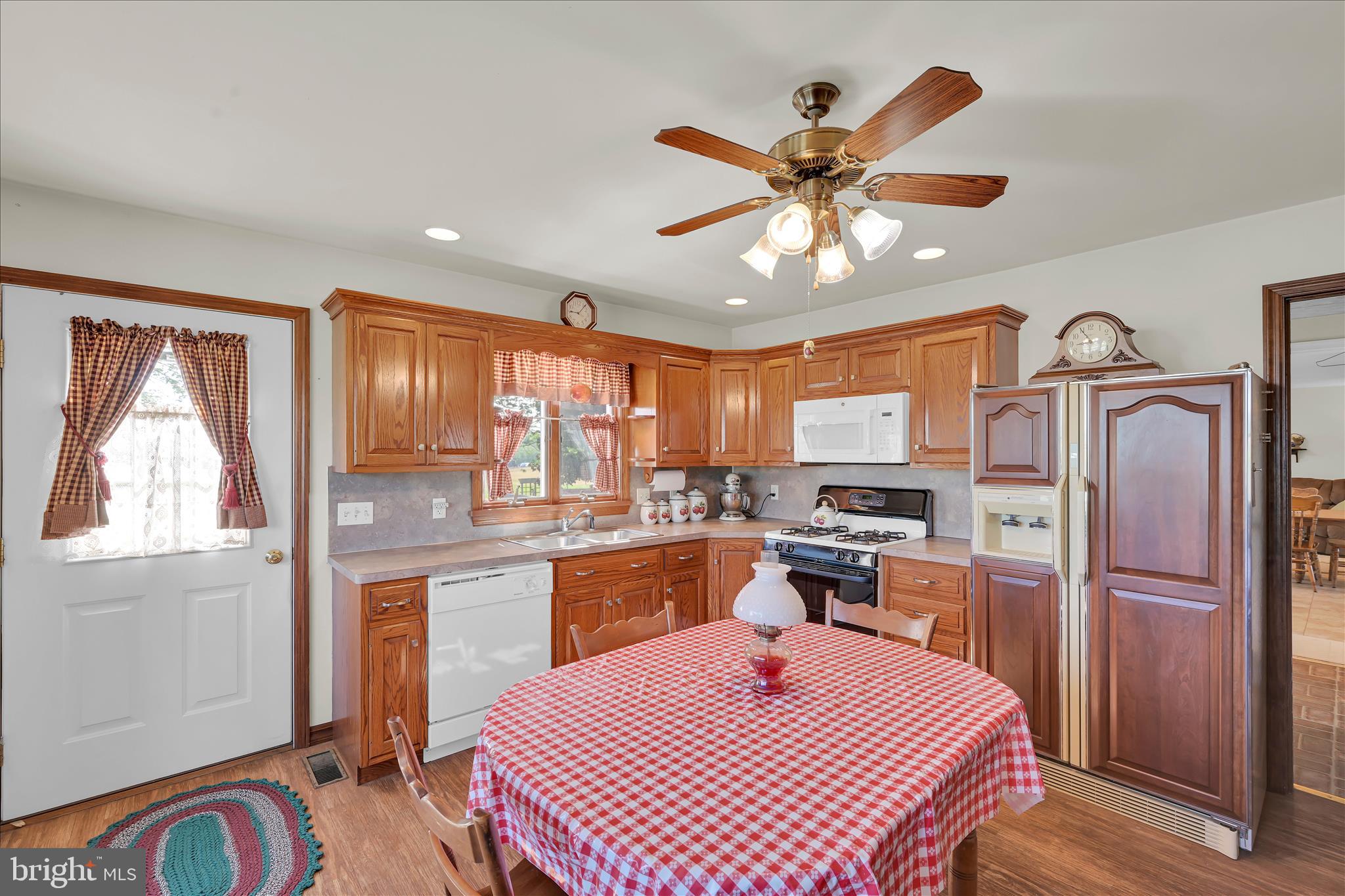 492 Union Road Lebanon, PA 17046 - Photo 26 of 51 Eat in Kitchen