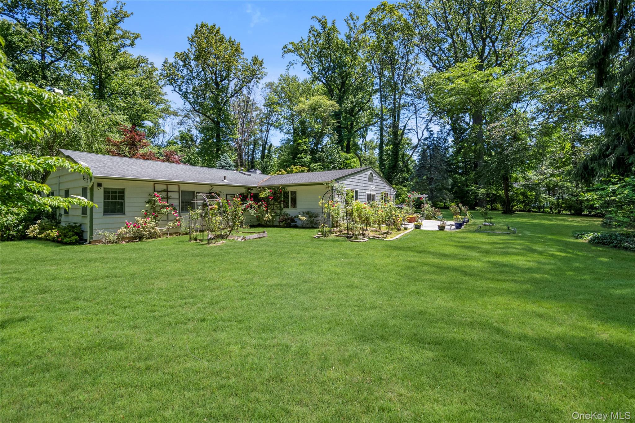 5 Eden Roc Drive Locust Valley, NY 11560 - Photo 26 of 30