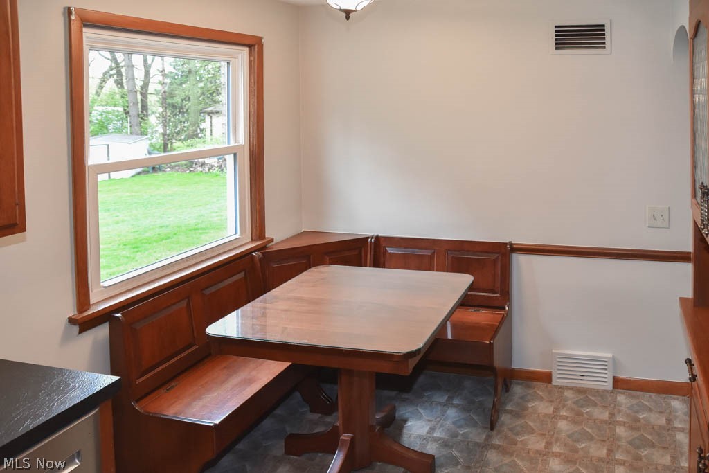 4640 Magnolia Road Northeast Canton, OH 44705 - Photo 3 of 28 Lovely dinette.