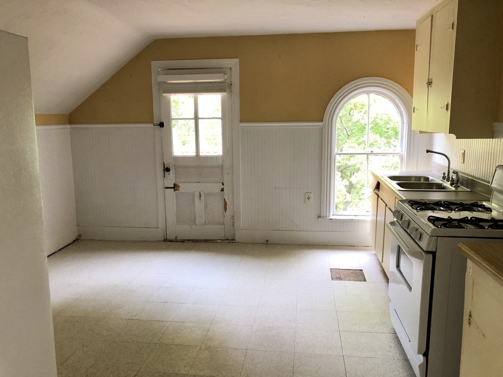4 Stebbins Street Worcester, MA 01607 - Photo 16 of 31 Gallery Image 16