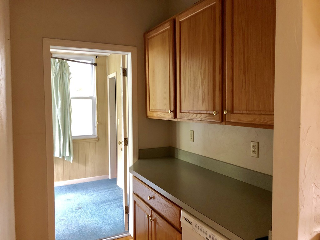 4 Stebbins Street Worcester, MA 01607 - Photo 3 of 31 Gallery Image 3